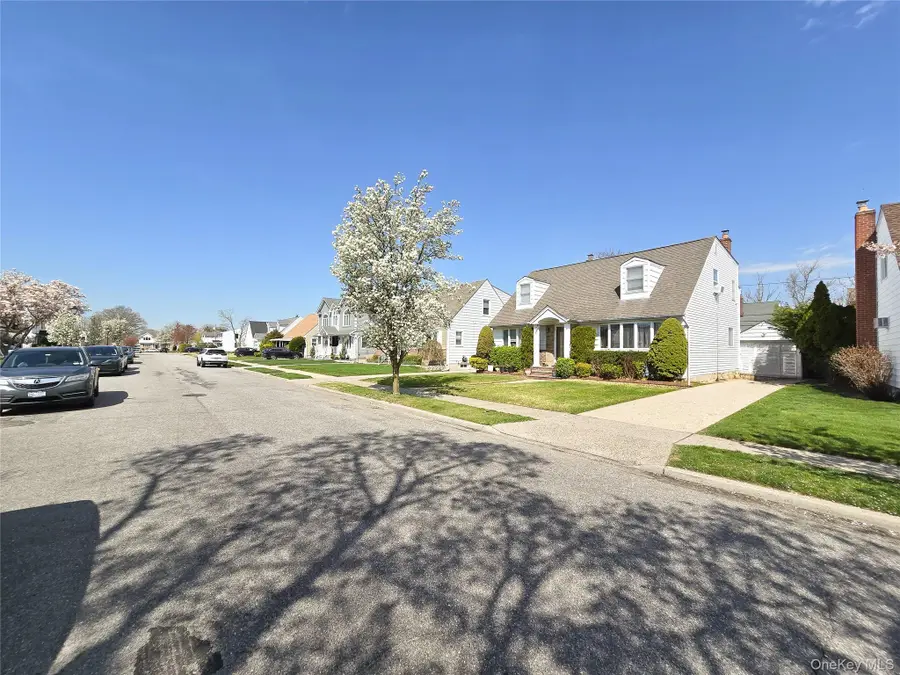 29 Tenafly Drive, New Hyde Park, NY 11040 - #2