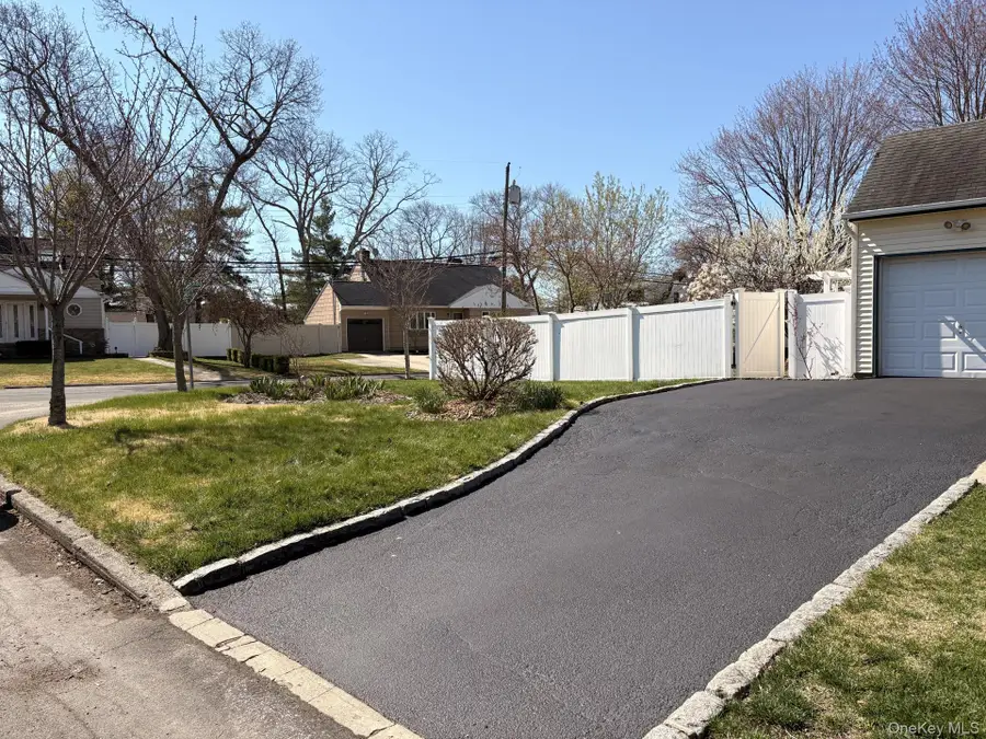 3 Barnfield Place, North Babylon, NY 11703 - #2