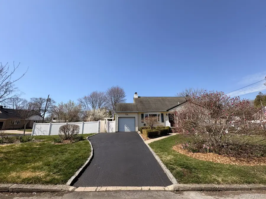 3 Barnfield Place, North Babylon, NY 11703 - #3