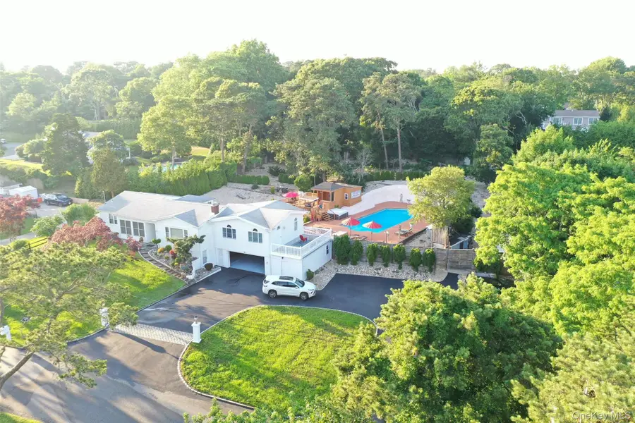 5 Huckleberry Lane E, Hampton Bays, NY 11946 - #2