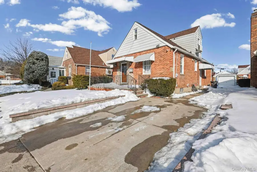 8311 Little Neck Parkway, Glen Oaks, NY 11004 - #2