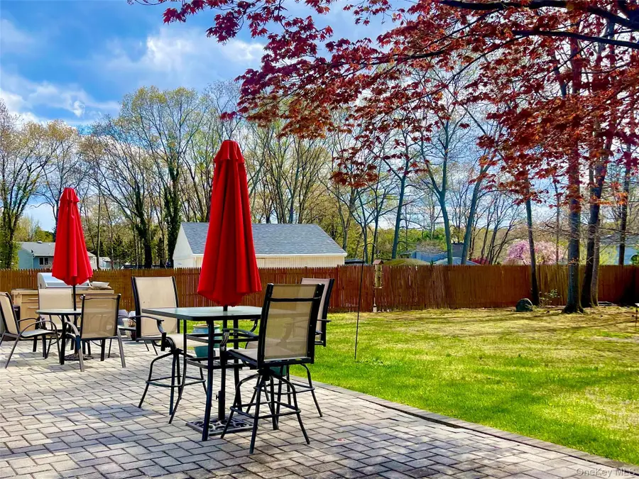 8 Tahoe Court, Coram, NY 11727 - #3