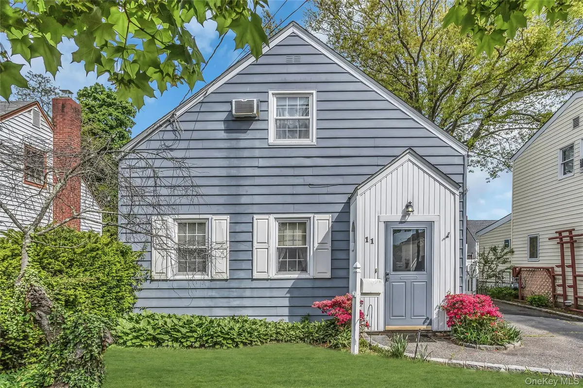 11 Skidmore Place, Valley Stream, NY 11581 - #1