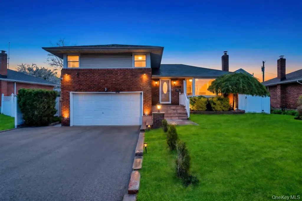 310 Southwood Circle, Syosset, NY 11791 - #1