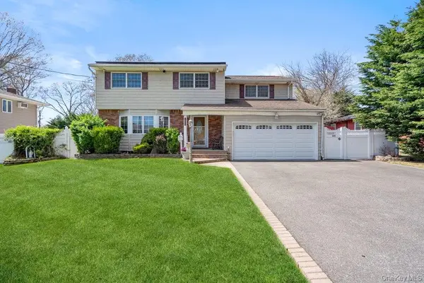 1300 Oak Avenue, West Islip, NY 11795