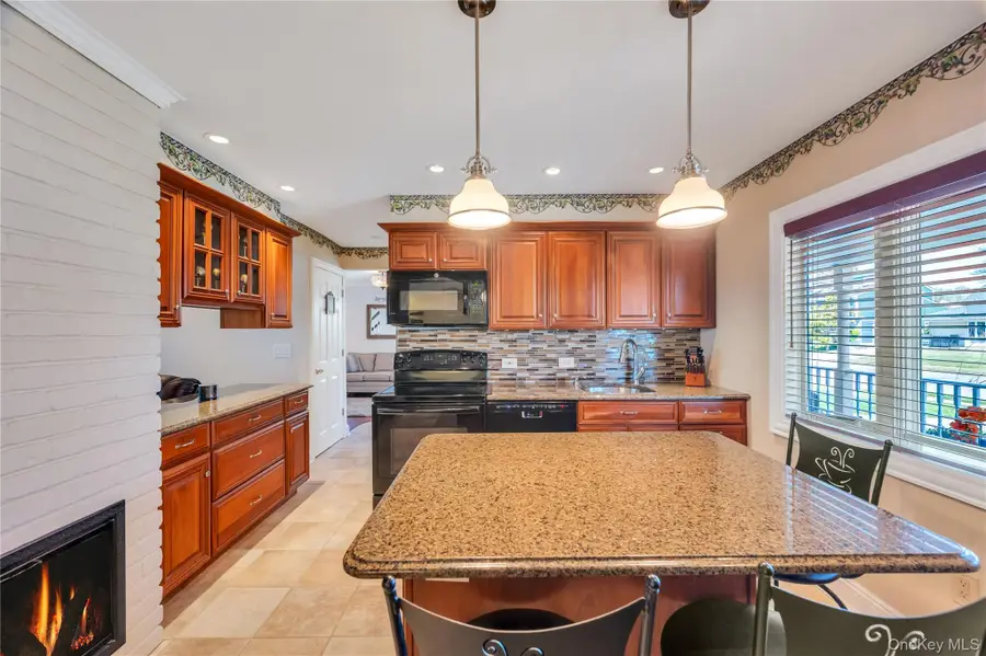 26 Ballad Lane, Hicksville, NY 11801 - #3