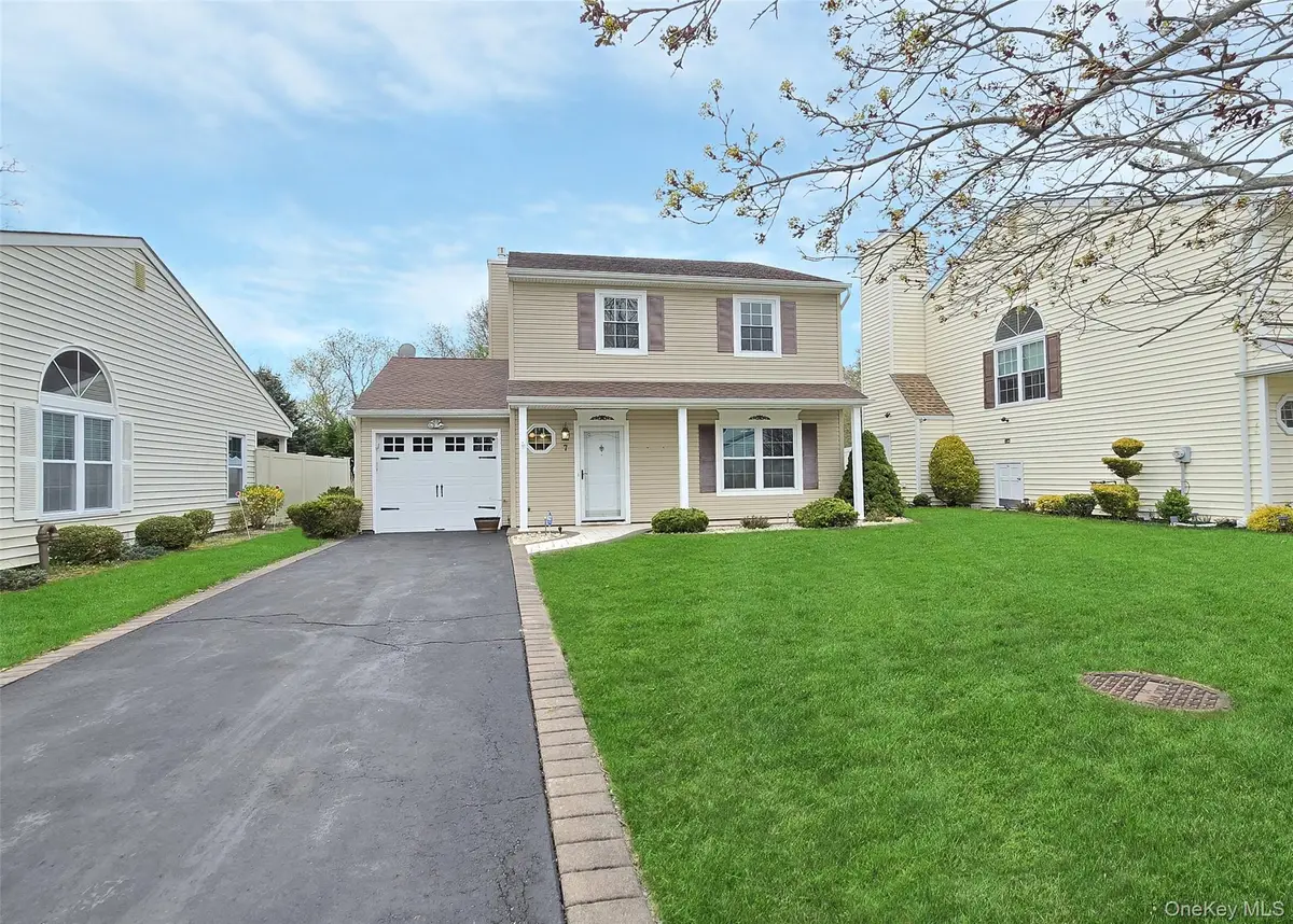 7 Peacock Path, Coram, NY 11727 - #1