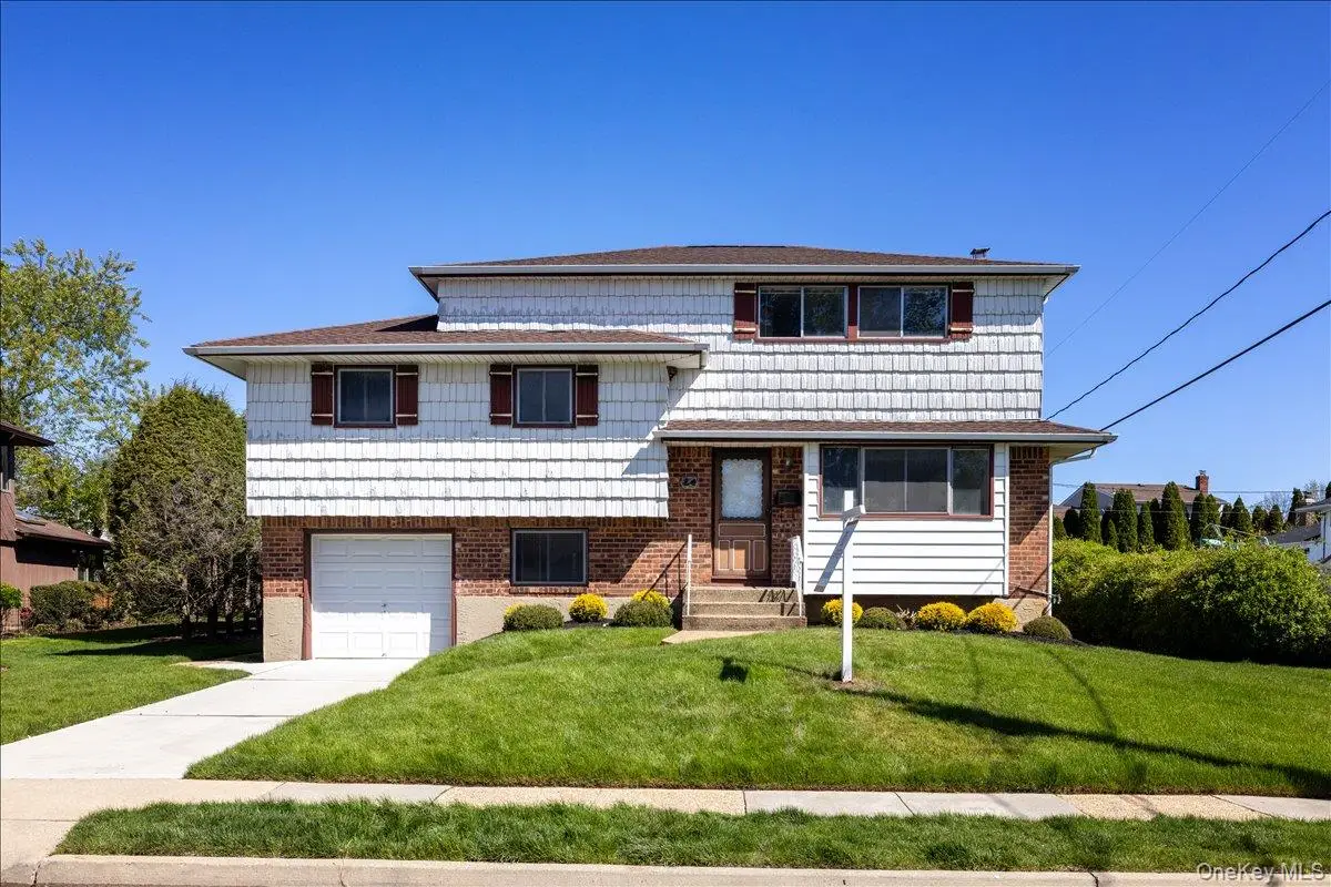 24 Roxbury Avenue, Plainview, NY 11803 - #1