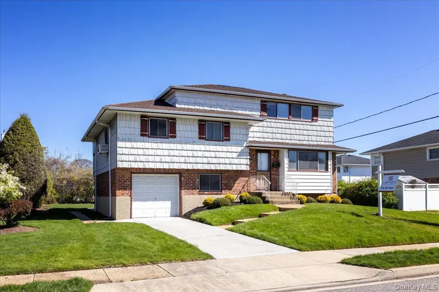 24 Roxbury Avenue, Plainview, NY 11803 - #2