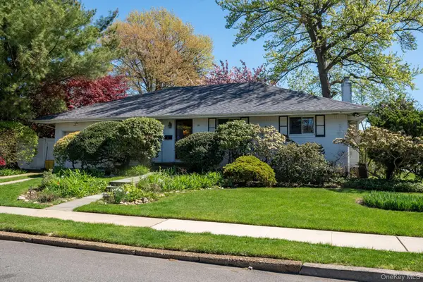39 Deer Path Lane, Syosset, NY 11791