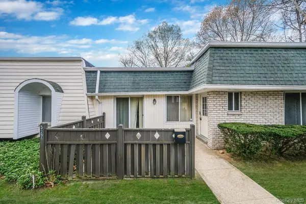 527 Daryl Drive, Medford, NY 11763