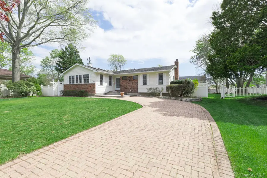 10 Fortune Court, Commack, NY 11725 - #2