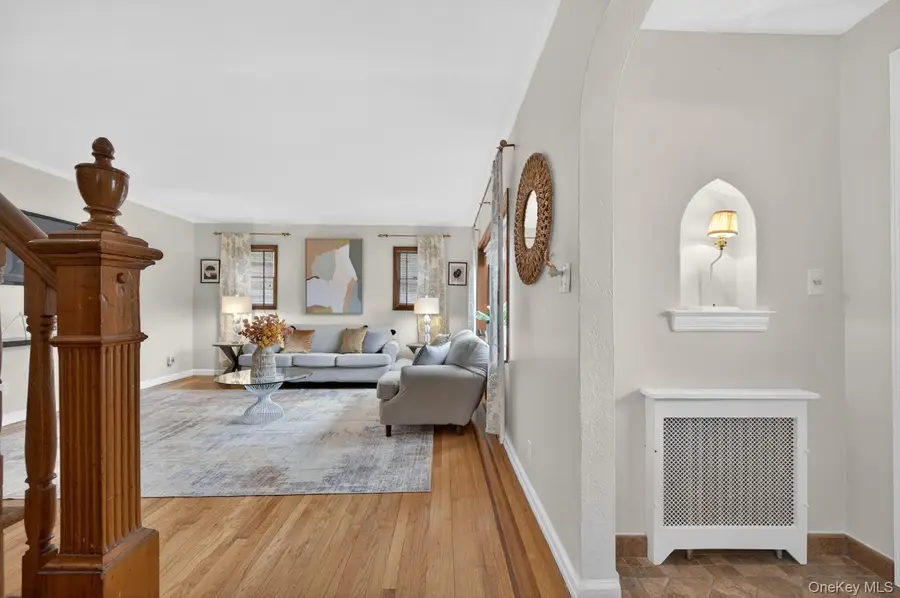 66 Aberdeen Road, New Hyde Park, NY 11040 - #3