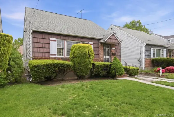 25707 147th Avenue, Rosedale, NY 11422