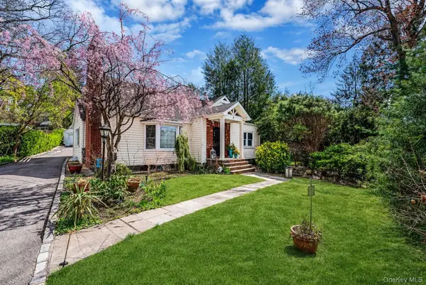 11 Edgewood Avenue, Glen Head, NY 11545