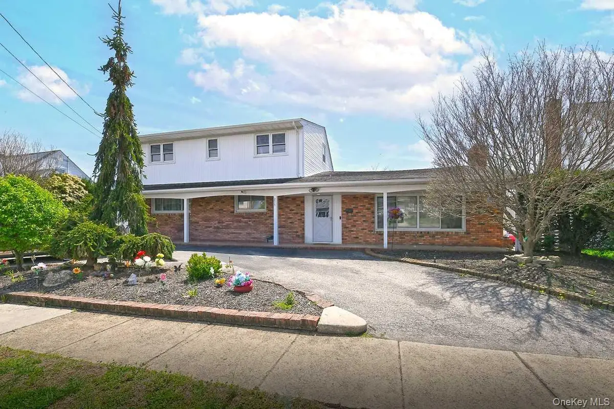 275 36th Street, Lindenhurst, NY 11757 - #1