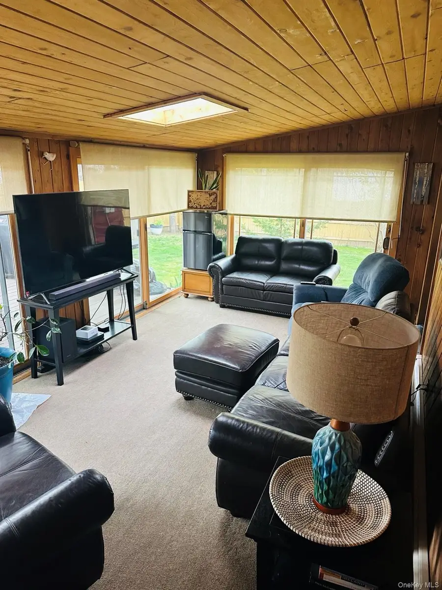 33 Hollins Lane, East Islip, NY 11730 - #3