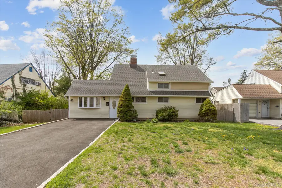 28 Apollo Lane, Hicksville, NY 11801 - #2