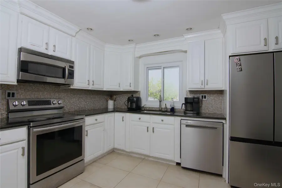 8 Croydon Avenue, Lake Ronkonkoma, NY 11779 - #3