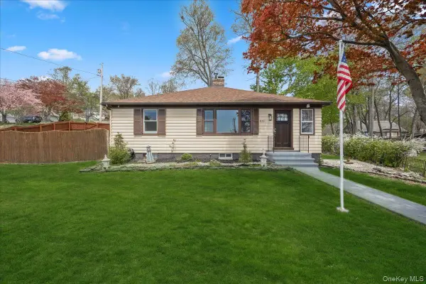 532 Shore Drive, New Windsor, NY 12553