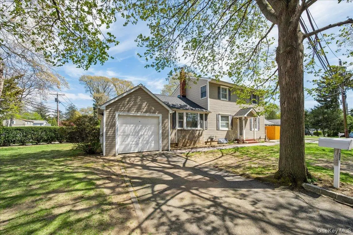 20 Cambridge Avenue, Melville, NY 11747 - #1