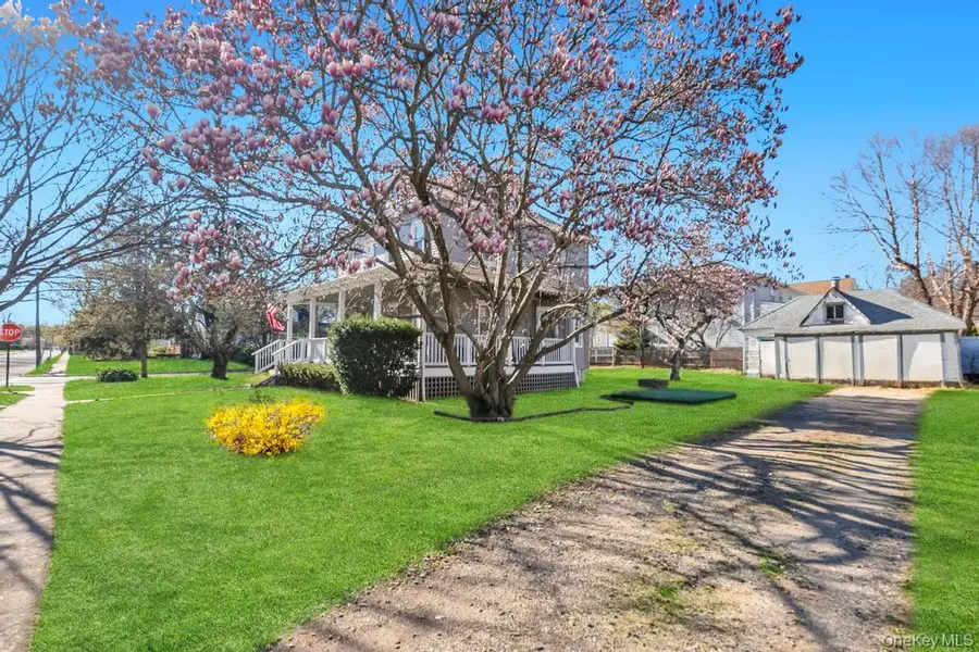 237 Willow Street, Roslyn Heights, NY 11577 - #3