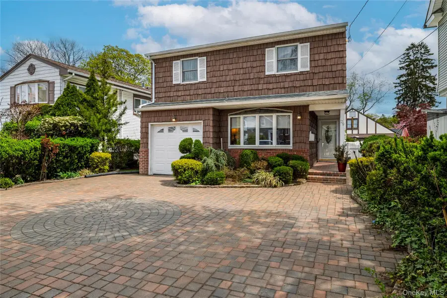 29 Gates Avenue, Malverne, NY 11565 - #2