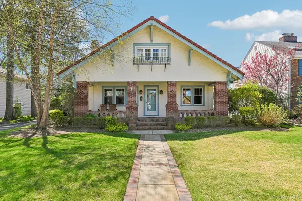 40 Hollywood Court, Rockville Centre, NY 11570