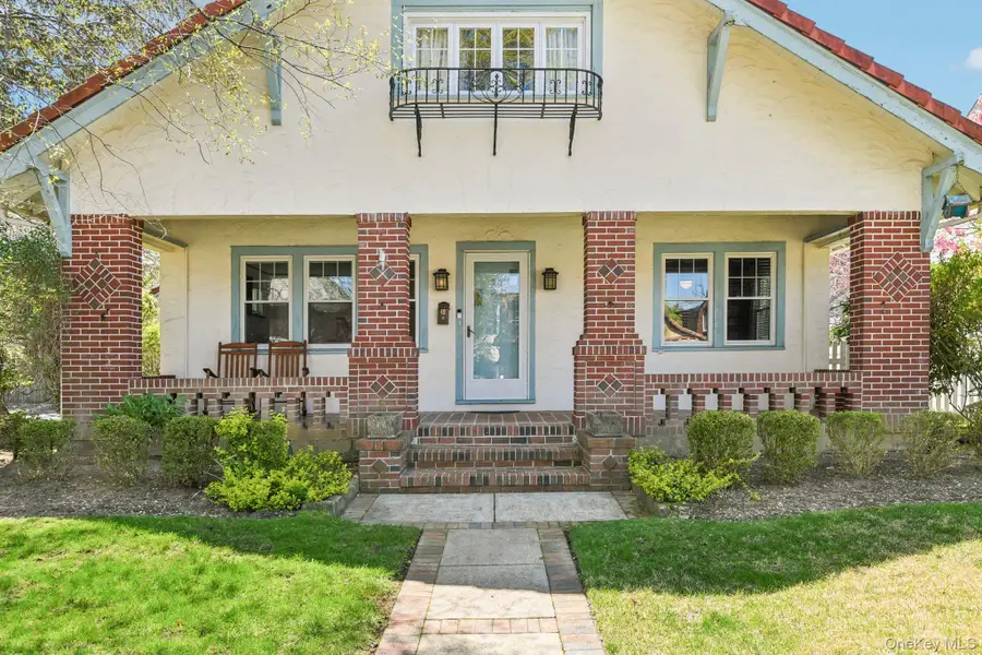 40 Hollywood Court, Rockville Centre, NY 11570 - #2