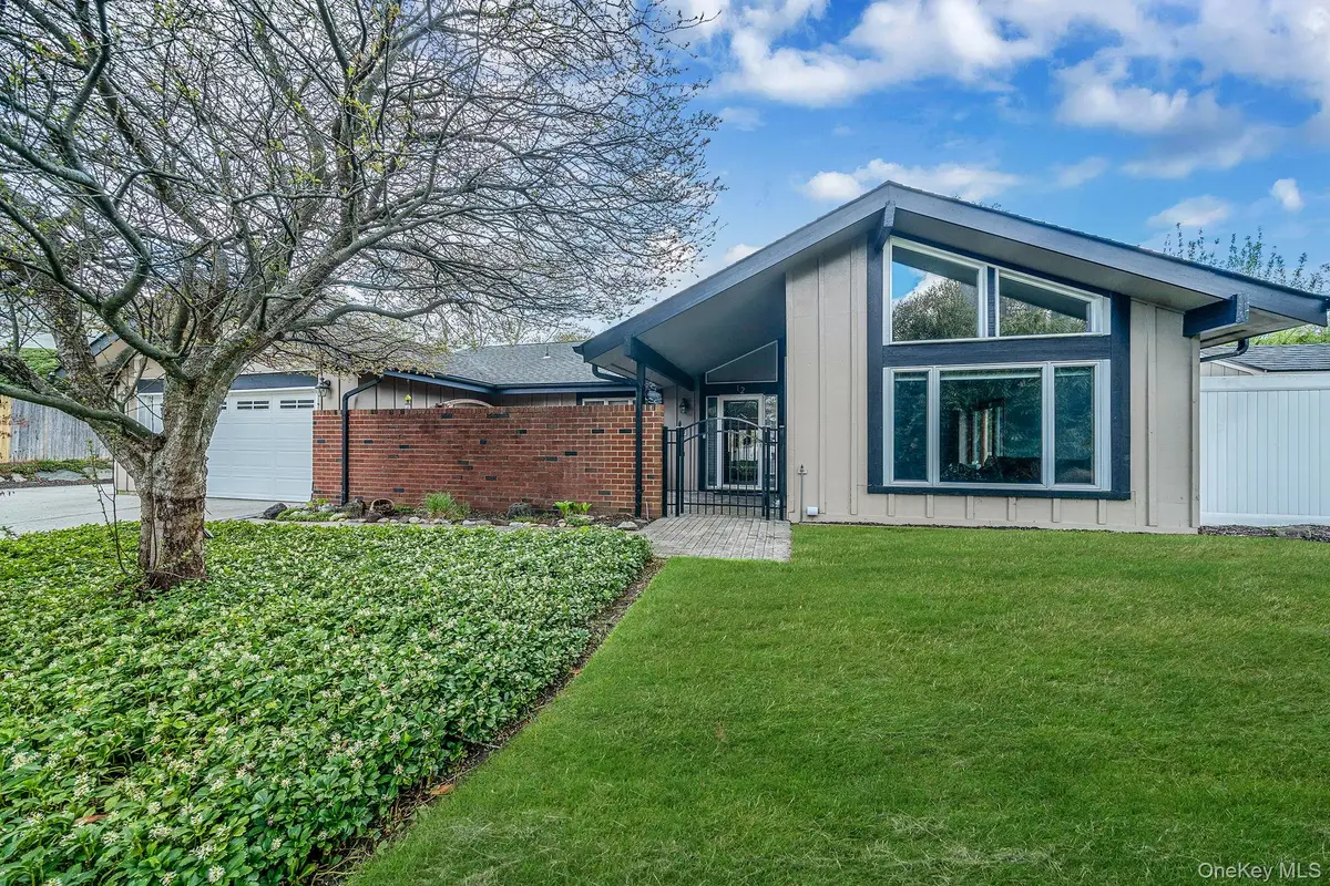 12 Oakdale Avenue, Farmingville, NY 11738 - #1