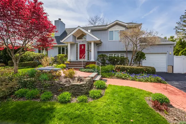 10 Irvinlee Place, East Northport, NY 11731