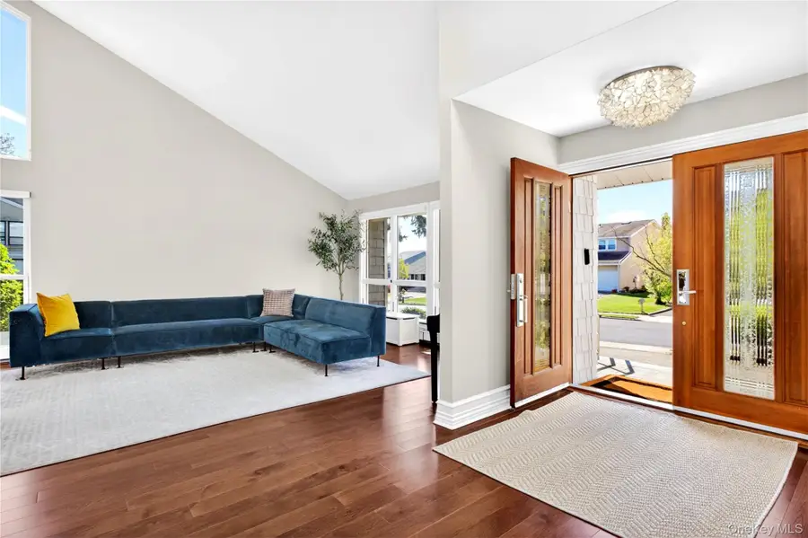 2 Crest Hollow Lane, Albertson, NY 11507 - #3