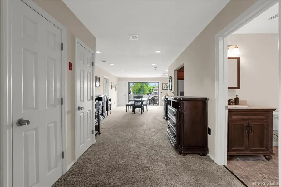 41 Cambridge Drive W, Copiague, NY 11726 - #2