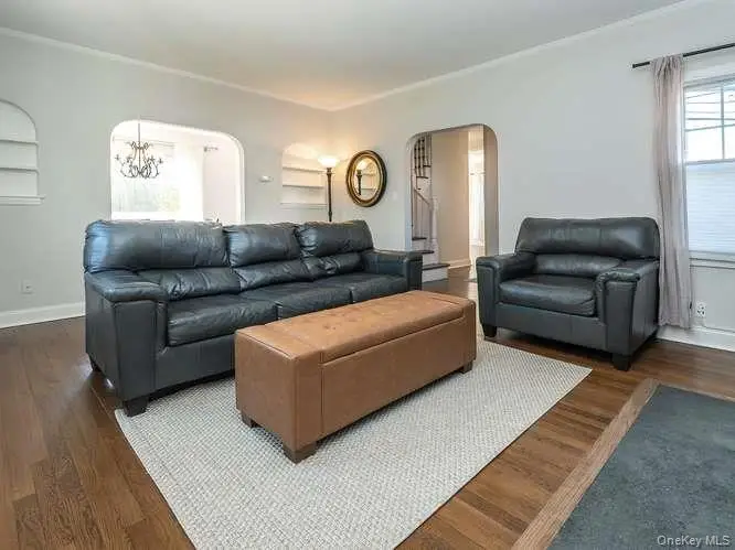 61 Cleveland Avenue, Glen Head, NY 11545 - #3