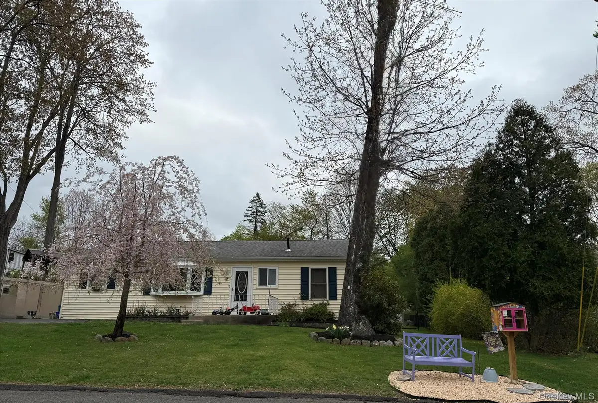 18 Washington Pl, Pearl River, NY 10965 - #1