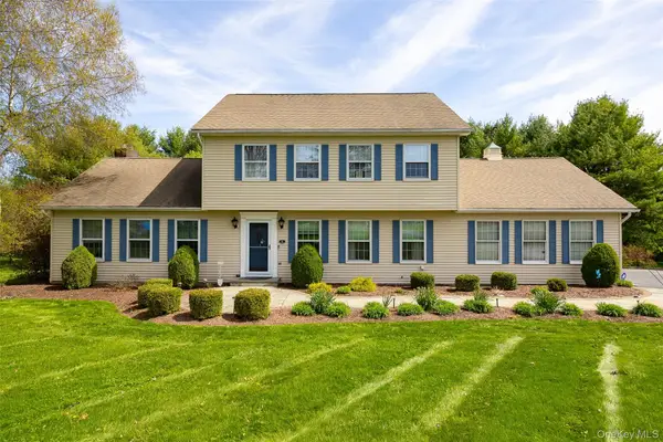 6 Grapevine Place, Poughkeepsie, NY 12603