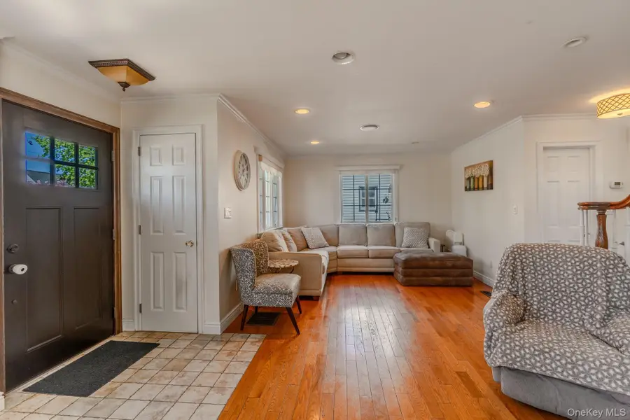 141 Collins Avenue, Williston Park, NY 11596 - #2