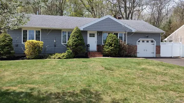 5 Mapletree Lane, South Huntington, NY 11746