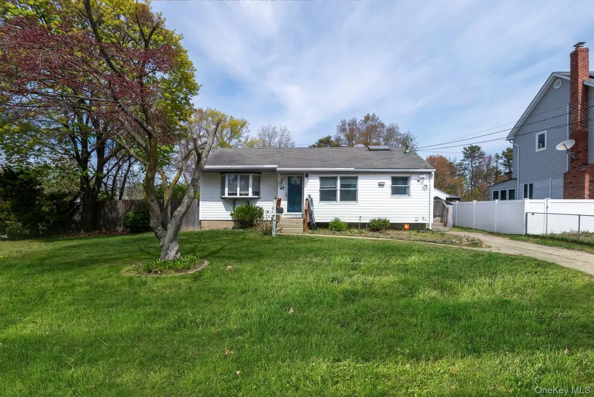 11 Heyward Street, Brentwood, NY 11717 - #1