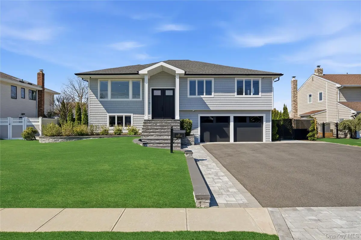 11 Dolphin Lane, West Islip, NY 11795 - #1