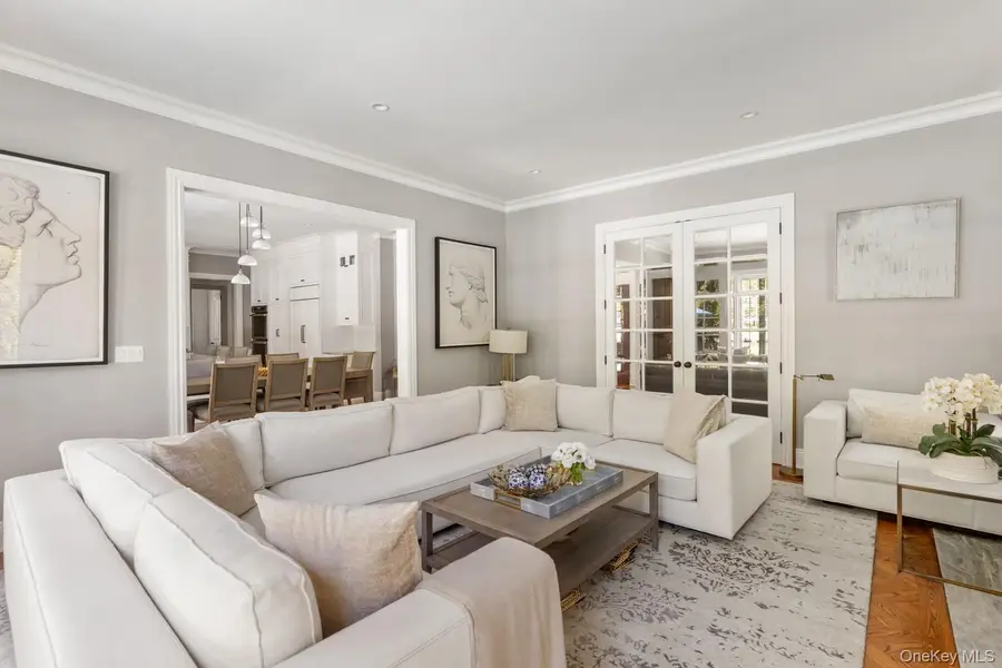 152 Plymouth Court, Manhasset, NY 11030 - #3