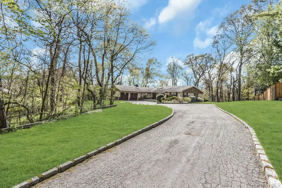 16 Buckingham Drive, Dix Hills, NY 11746 - #3