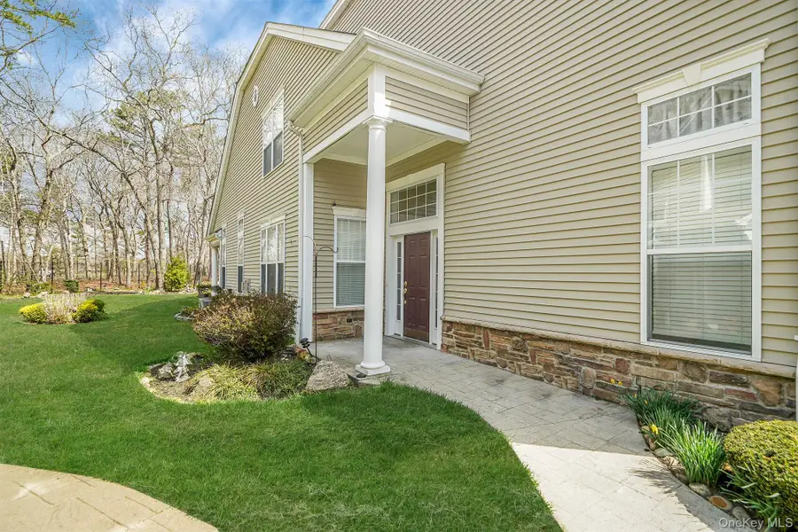 11 Ovation Place, Eastport, NY 11941 - #2