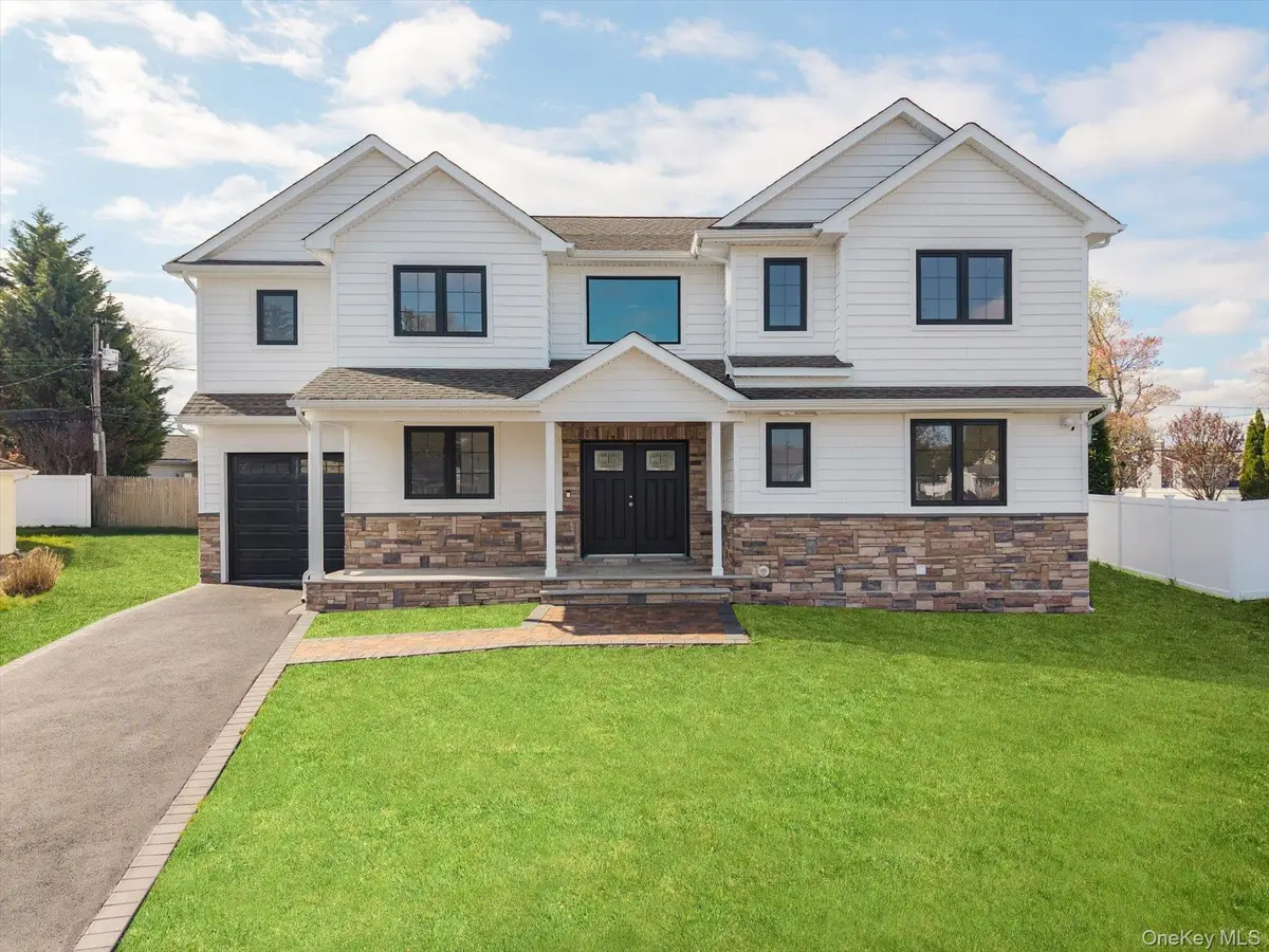 10 Faye Court, Plainview, NY 11803 - #1