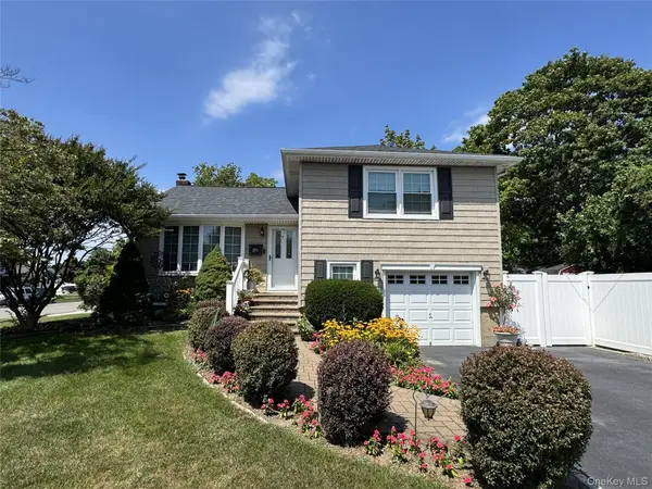 275 Violet Street, Massapequa Park, NY 11762