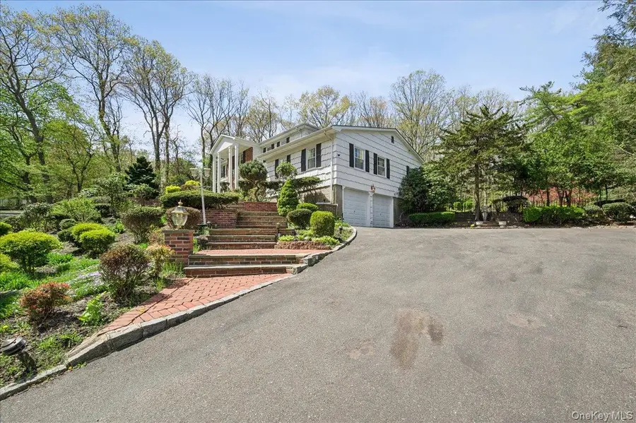 7 Stepping Stone Crescent, Dix Hills, NY 11746 - #3