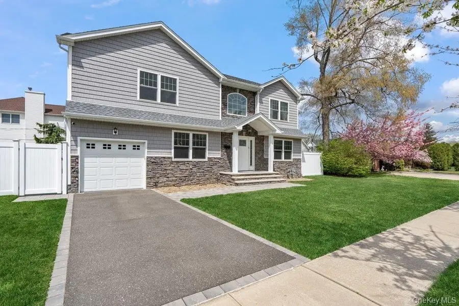 53 Surrey Lane, Plainview, NY 11803 - #3