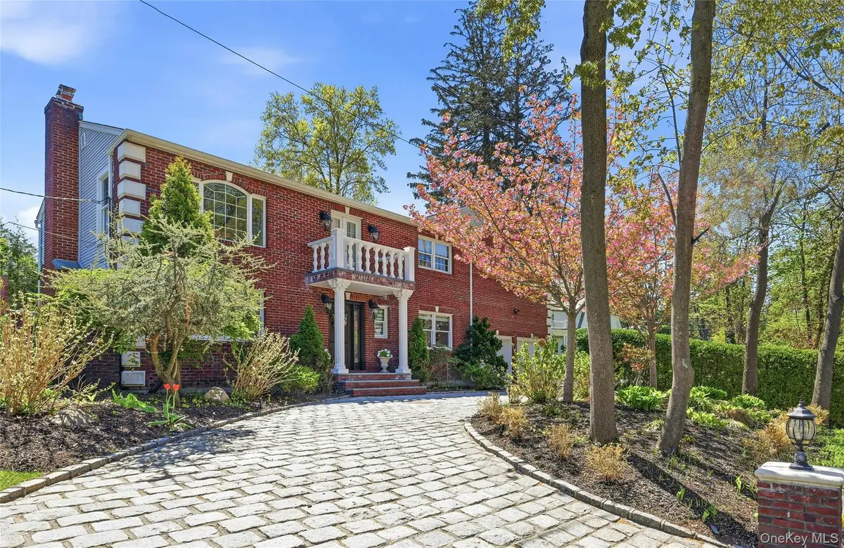 1 Kissam Lane, Glen Head, NY 11545 - #1