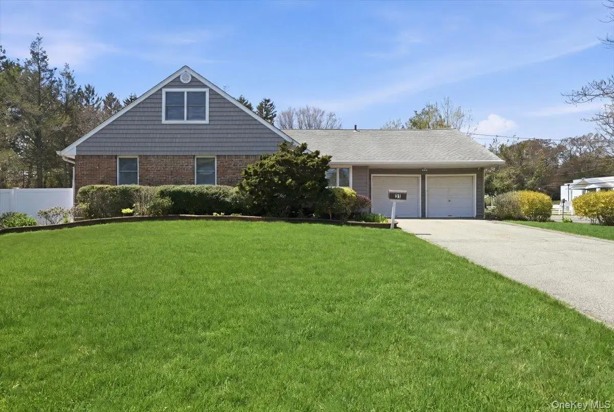 31 Chelsea Drive, Syosset, NY 11791 - #1