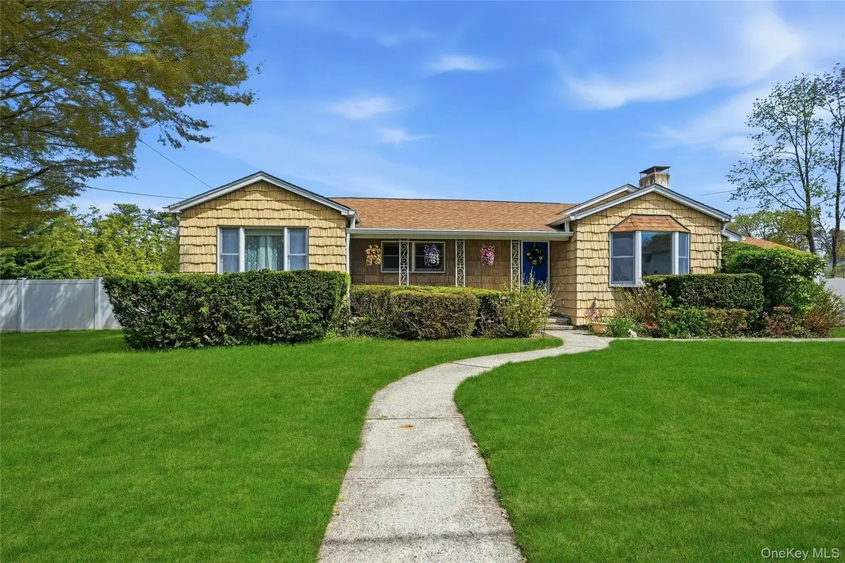 27 Halsey Street, Islandia, NY 11749 - #1